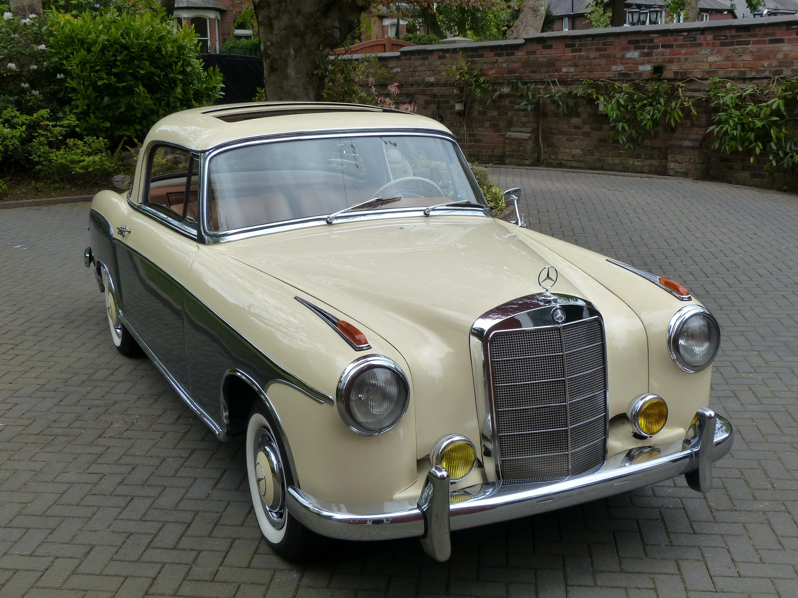 mercedes 220 coupe
