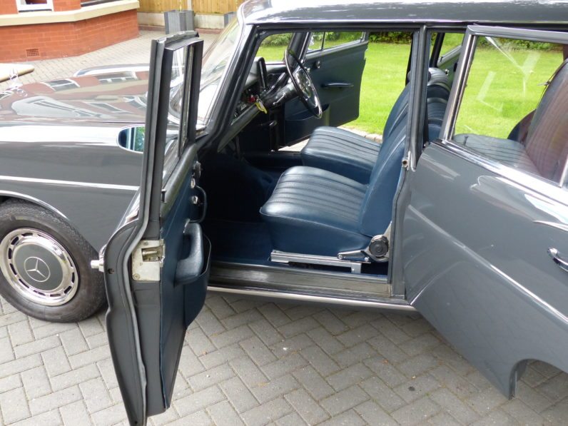 1966 Mercedes 230S Universal Estate full