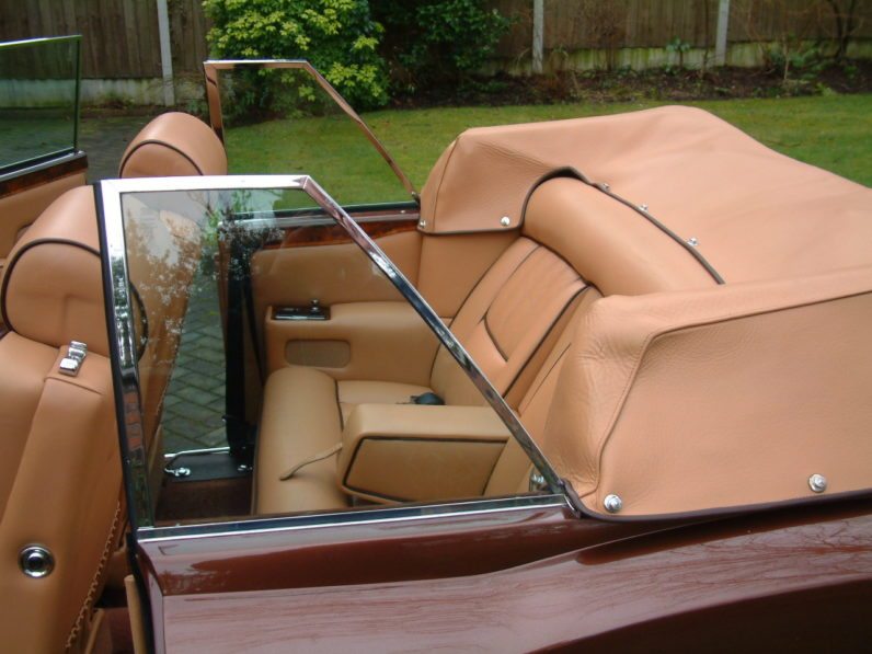 1982 Rolls Corniche Convertible full